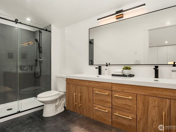 1912 NE Kincaid Walk, Issaquah WA 98029