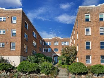 220 W Olympic Place