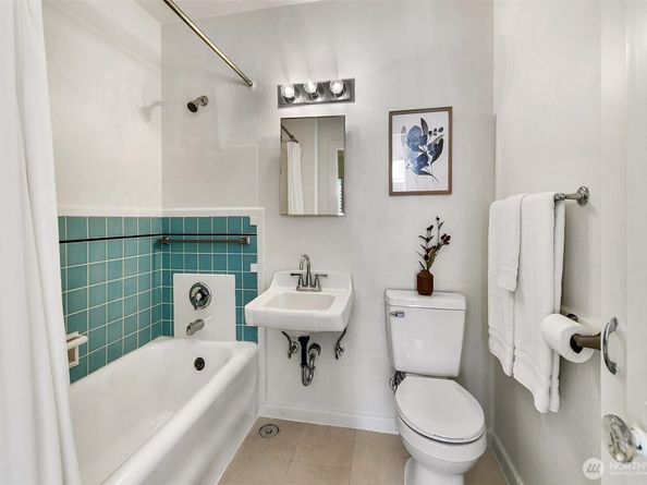 220 W Olympic Place 308, Seattle WA 98119