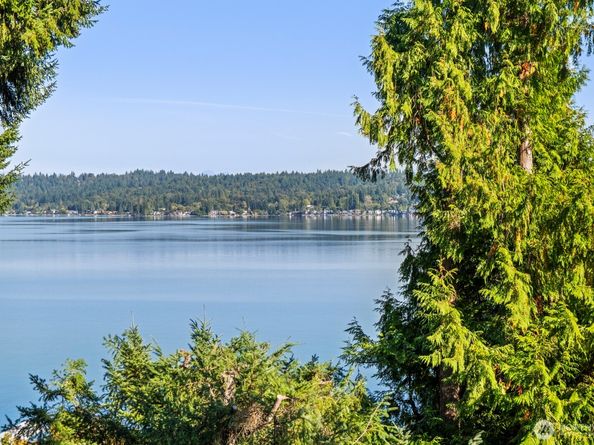 1606 W Lake Sammamish Parkway SE, Bellevue WA 98008