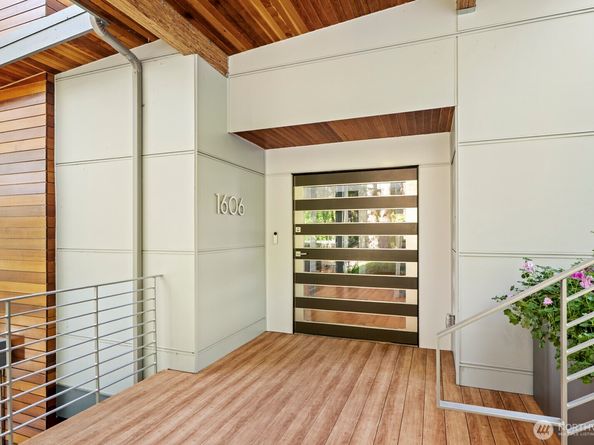 1606 W Lake Sammamish Parkway SE, Bellevue WA 98008