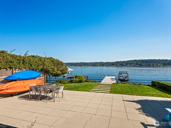 1606 W Lake Sammamish Parkway SE, Bellevue WA 98008