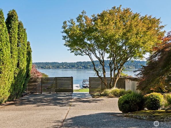 1606 W Lake Sammamish Parkway SE, Bellevue WA 98008