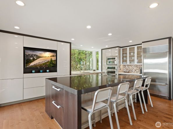 1606 W Lake Sammamish Parkway SE, Bellevue WA 98008