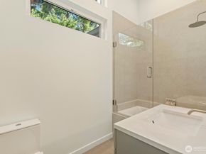 1606 W Lake Sammamish Parkway SE, Bellevue WA 98008