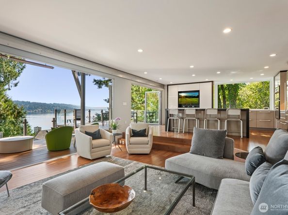 1606 W Lake Sammamish Parkway SE, Bellevue WA 98008