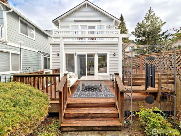 9051 Burke Avenue N, Seattle WA 98103