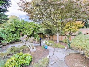9051 Burke Avenue N, Seattle WA 98103