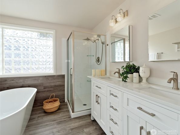 9051 Burke Avenue N, Seattle WA 98103