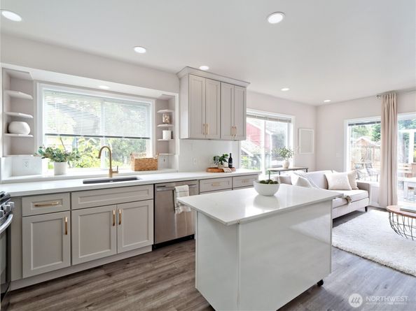 9051 Burke Avenue N, Seattle WA 98103