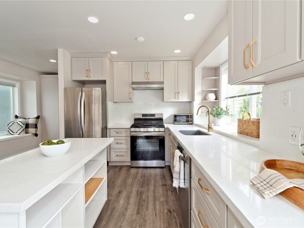 9051 Burke Avenue N, Seattle WA 98103