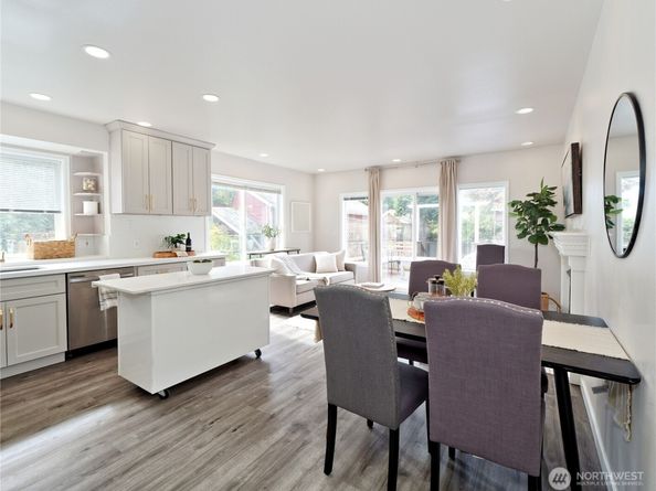 9051 Burke Avenue N, Seattle WA 98103