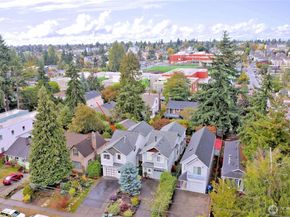 9051 Burke Avenue N, Seattle WA 98103