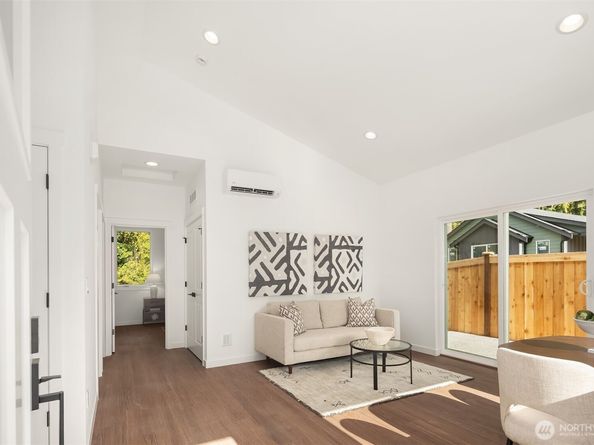 12330 13th Place SW 2C, Burien WA 98146