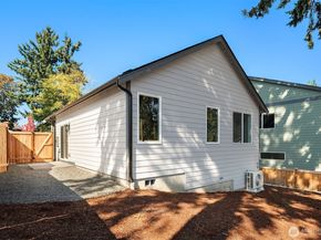 12330 13th Place SW 2C, Burien WA 98146