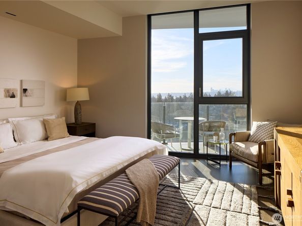 838 Avenue Square NE 1402, Bellevue WA 98004