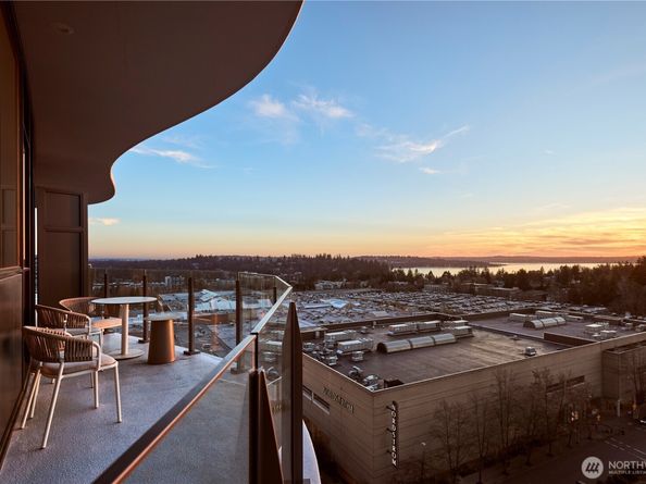 838 Avenue Square NE 1402, Bellevue WA 98004
