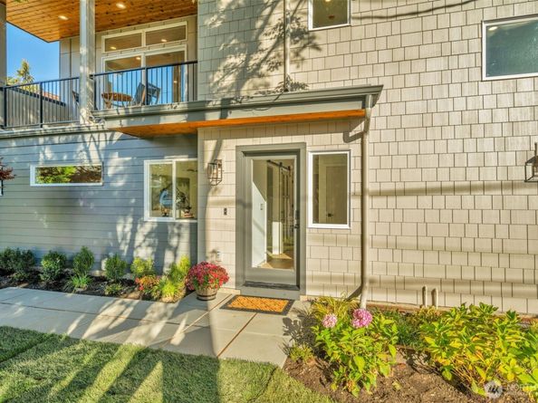 5642 49th Avenue SW, Seattle WA 98136