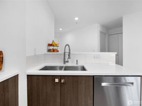 11920 98th Avenue NE 213, Kirkland WA 98034
