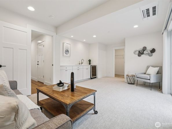 14 160th Place SE, Bothell WA 98012