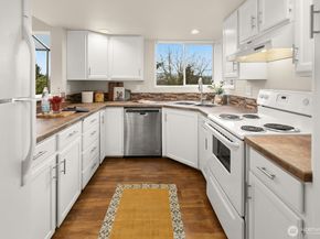 15175 Sunwood Boulevard DD32, Tukwila WA 98188