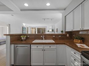 2244 132nd Avenue SE B214, Bellevue WA 98005