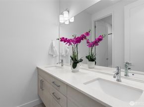 23103 NE 8th Street E1, Sammamish WA 98074