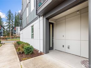 23103 NE 8th Street E1, Sammamish WA 98074