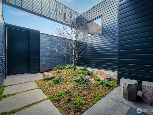 1914 Magnolia Boulevard W, Seattle WA 98199