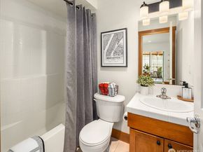 13726 Midvale Avenue N B, Seattle WA 98133