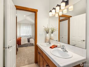 13726 Midvale Avenue N B, Seattle WA 98133