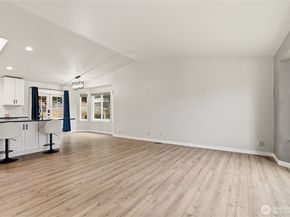 2401 185th Place SE, Bothell WA 98012