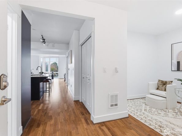 699 John St 319, Seattle WA 98109