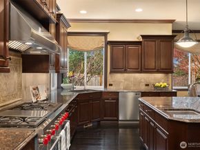 955 211th Place SE, Sammamish WA 98075