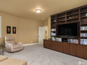 955 211th Place SE, Sammamish WA 98075