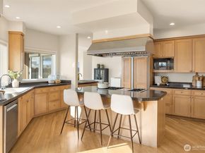 7439 W Mercer Way, Mercer Island WA 98040