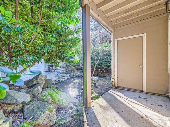 19857 25th Avenue NE 105, Shoreline WA 98155