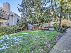 19857 25th Avenue NE 105, Shoreline WA 98155