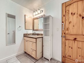 19857 25th Avenue NE 105, Shoreline WA 98155
