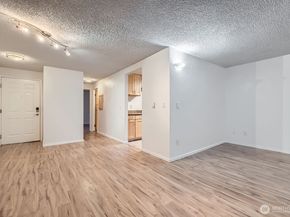 19857 25th Avenue NE 105, Shoreline WA 98155