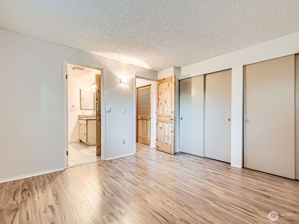 19857 25th Avenue NE 105, Shoreline WA 98155