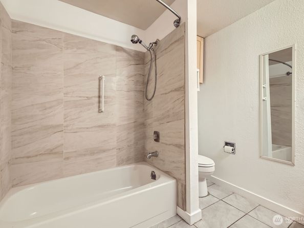 19857 25th Avenue NE 105, Shoreline WA 98155