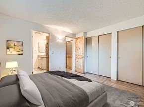 19857 25th Avenue NE 105, Shoreline WA 98155
