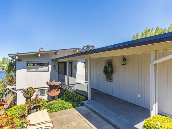 3510 W Commodore Way, Seattle WA 98199
