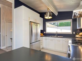 3510 W Commodore Way, Seattle WA 98199