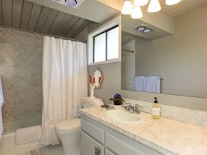3510 W Commodore Way, Seattle WA 98199