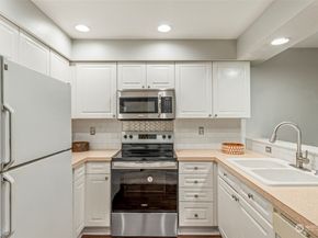 3800 NE Sunset Boulevard E202, Renton WA 98056
