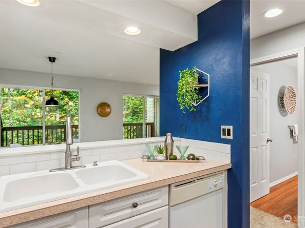 3800 NE Sunset Boulevard E202, Renton WA 98056