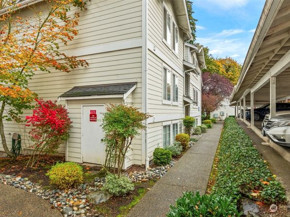 3800 NE Sunset Boulevard E202, Renton WA 98056