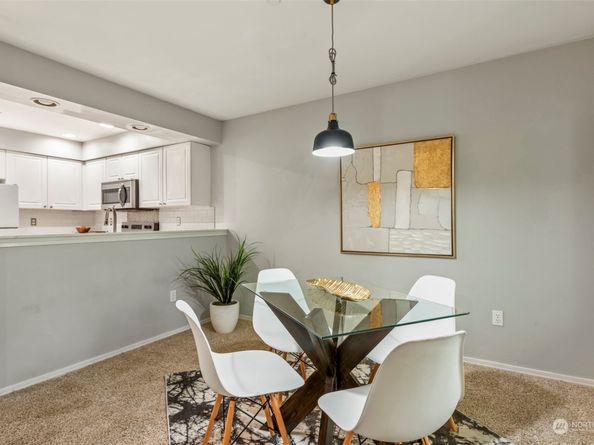 3800 NE Sunset Boulevard E202, Renton WA 98056